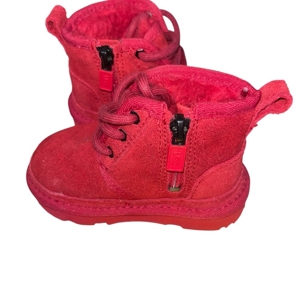 UGG Neumel II Chukka Boots in Samba Red Toddler Size 6 - Picture 2 of 6